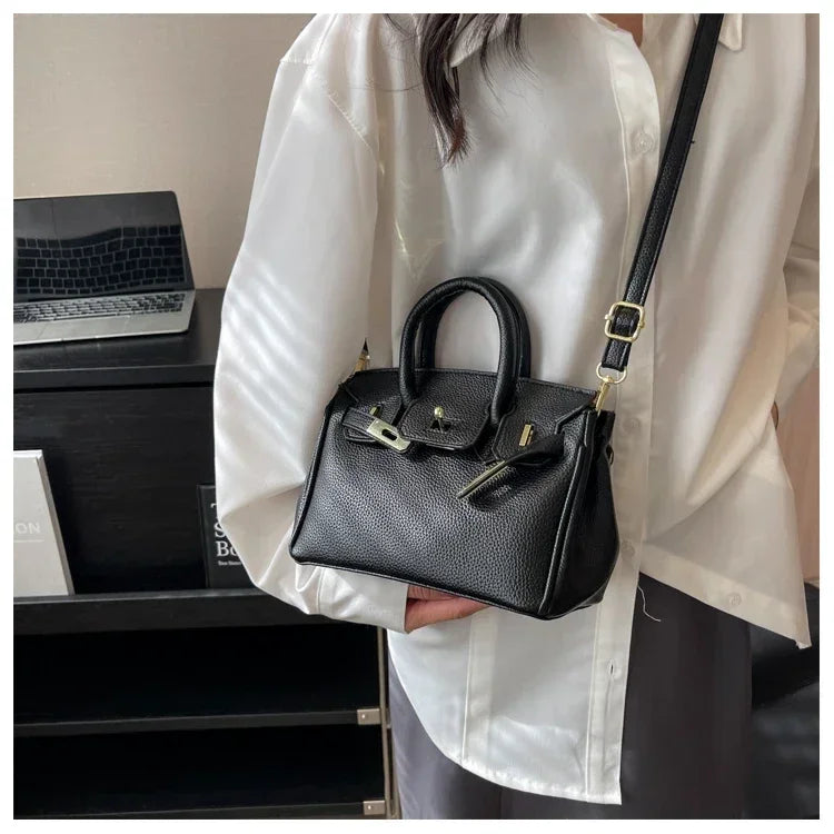Pochette parisienne Chic de couleur unie, sac à main à bandoulière tendance pour femmes, acheteur élégant en cuir avec Logo de lettre de créateur