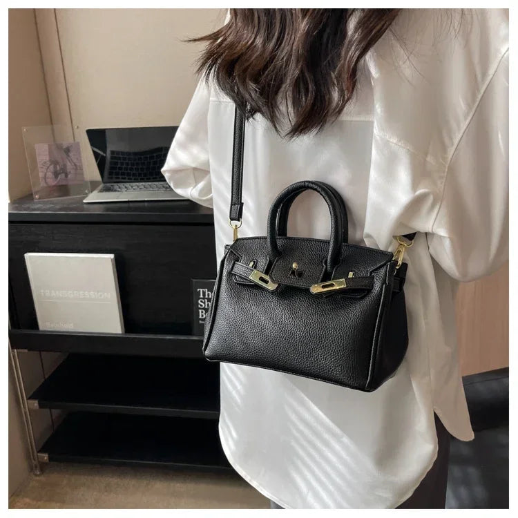 Pochette parisienne Chic de couleur unie, sac à main à bandoulière tendance pour femmes, acheteur élégant en cuir avec Logo de lettre de créateur