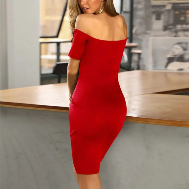 Robe ajustée à épaules dénudées style Lady