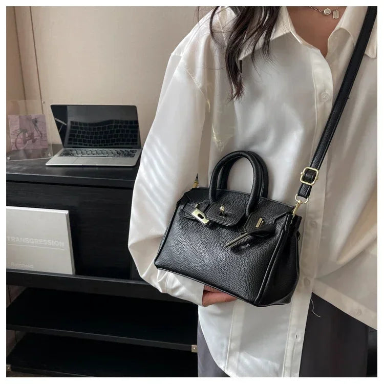 Pochette parisienne Chic de couleur unie, sac à main à bandoulière tendance pour femmes, acheteur élégant en cuir avec Logo de lettre de créateur